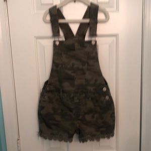 Girls camo overall shorts